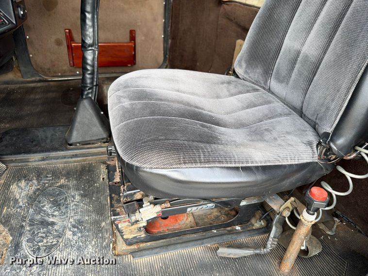 image for item FP3197 1995 Peterbilt 379 semi truck