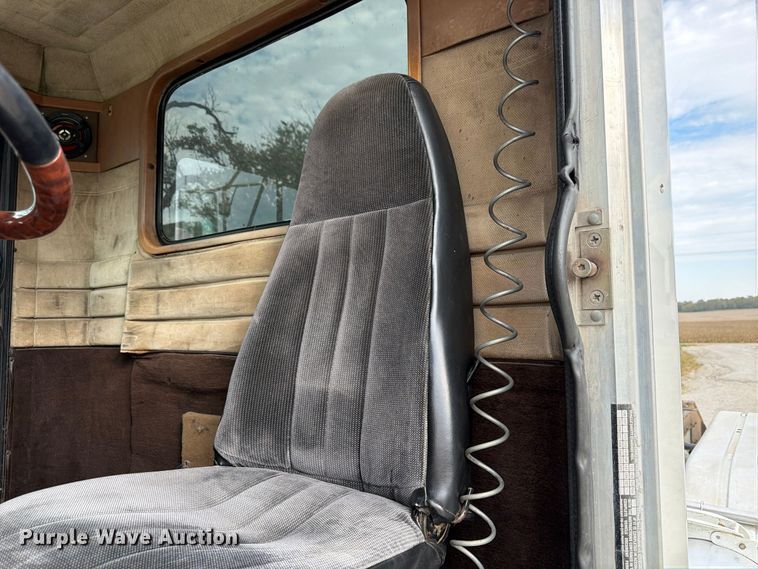 image for item FP3197 1995 Peterbilt 379 semi truck