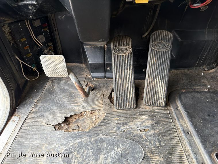 image for item FP3197 1995 Peterbilt 379 semi truck