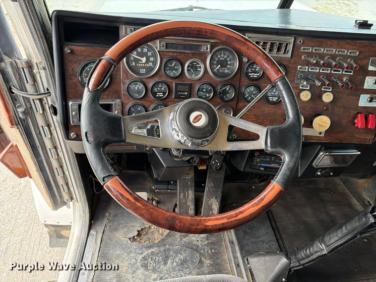 image for item FP3197 1995 Peterbilt 379 semi truck
