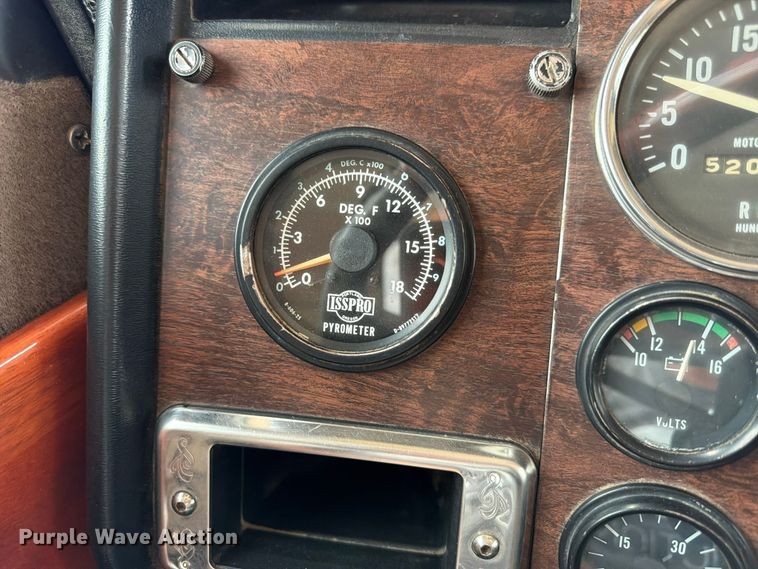 image for item FP3197 1995 Peterbilt 379 semi truck