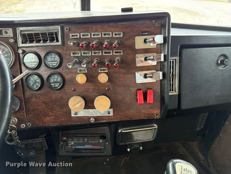 image for item FP3197 1995 Peterbilt 379 semi truck