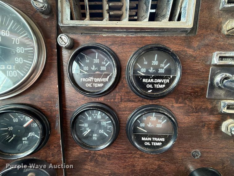 image for item FP3197 1995 Peterbilt 379 semi truck