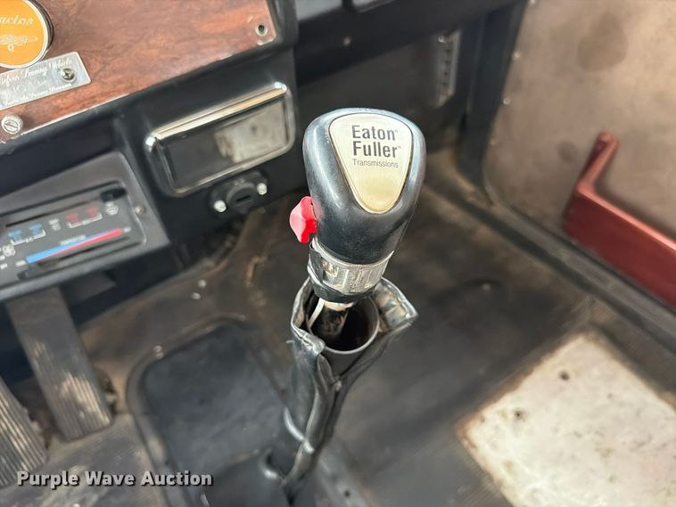 image for item FP3197 1995 Peterbilt 379 semi truck