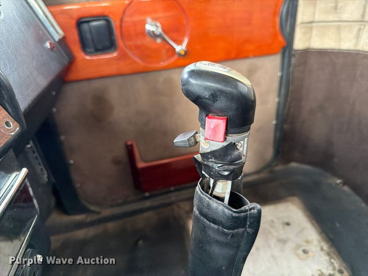 image for item FP3197 1995 Peterbilt 379 semi truck
