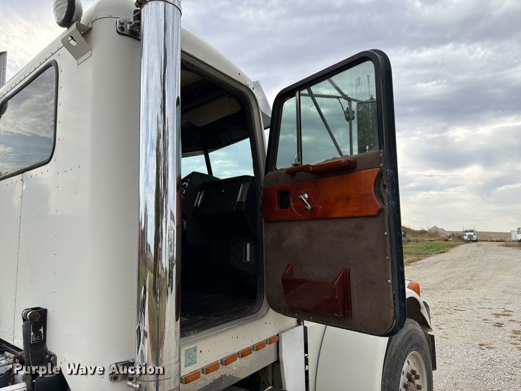 image for item FP3197 1995 Peterbilt 379 semi truck
