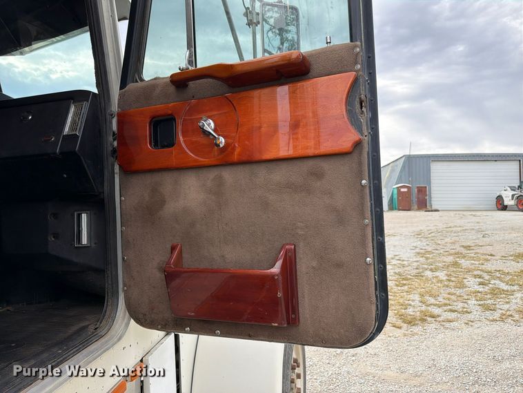 image for item FP3197 1995 Peterbilt 379 semi truck