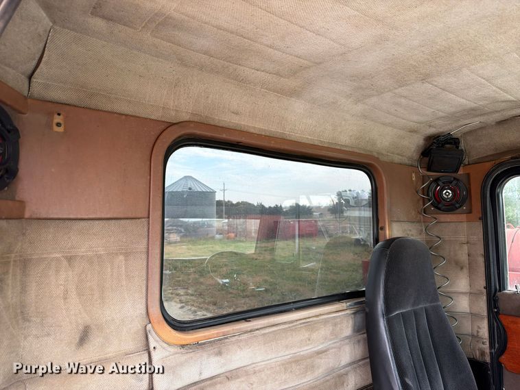 image for item FP3197 1995 Peterbilt 379 semi truck