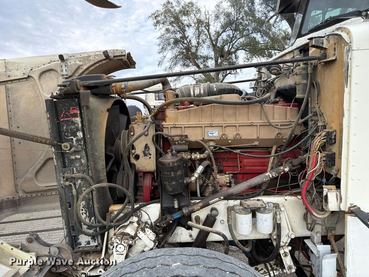 image for item FP3197 1995 Peterbilt 379 semi truck