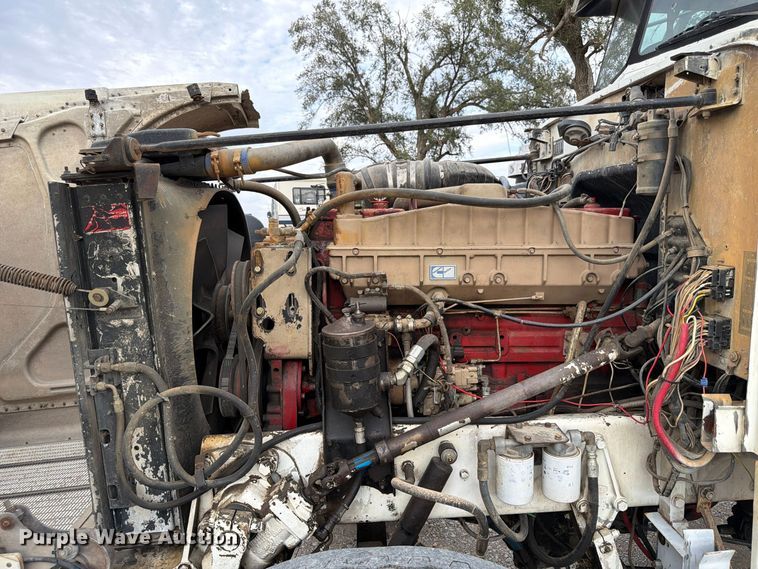 image for item FP3197 1995 Peterbilt 379 semi truck