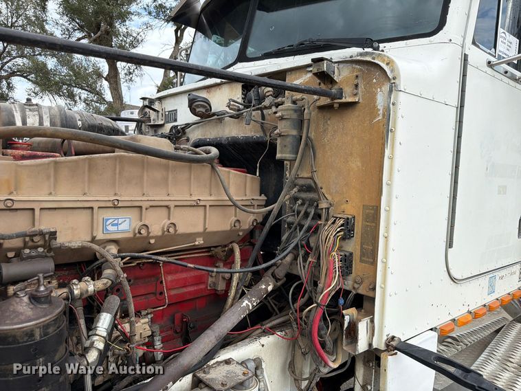 image for item FP3197 1995 Peterbilt 379 semi truck