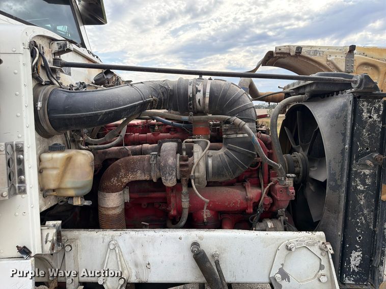 image for item FP3197 1995 Peterbilt 379 semi truck