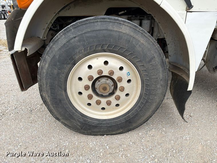 image for item FP3197 1995 Peterbilt 379 semi truck