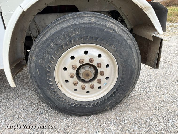 image for item FP3197 1995 Peterbilt 379 semi truck