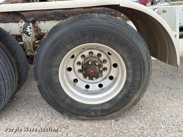 image for item FP3197 1995 Peterbilt 379 semi truck