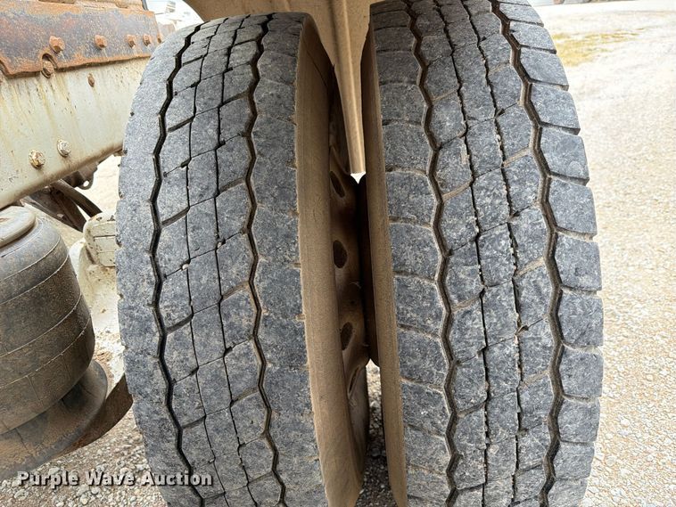 image for item FP3197 1995 Peterbilt 379 semi truck
