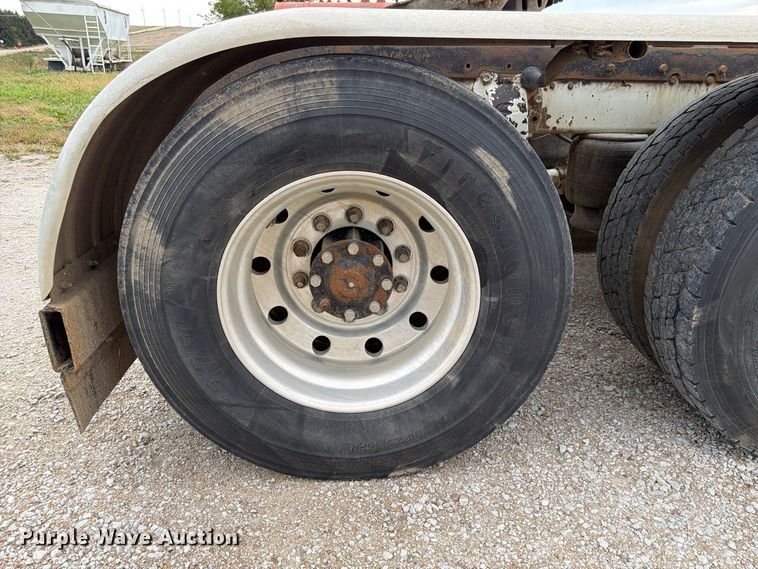 image for item FP3197 1995 Peterbilt 379 semi truck