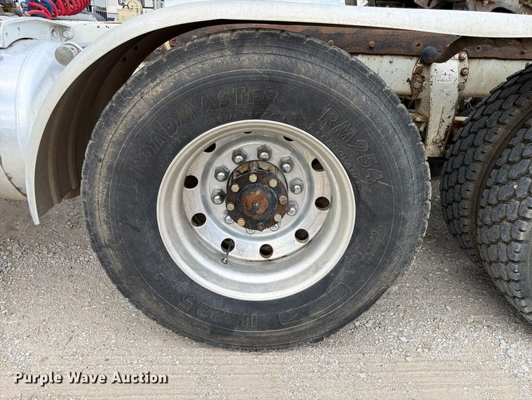 image for item FP3197 1995 Peterbilt 379 semi truck