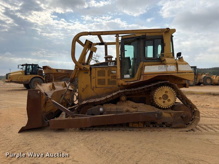 image for item FP3501 1998 Caterpillar D6R XL dozer