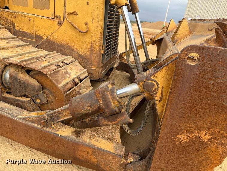 image for item FP3501 1998 Caterpillar D6R XL dozer