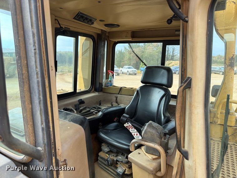 image for item FP3501 1998 Caterpillar D6R XL dozer