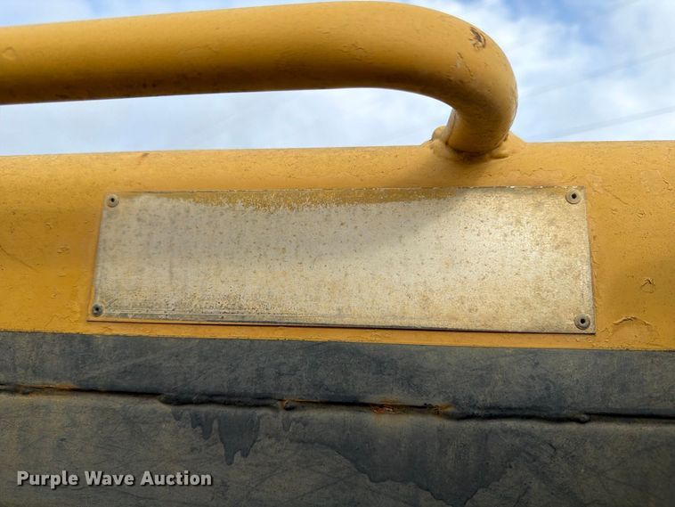 image for item FP3501 1998 Caterpillar D6R XL dozer