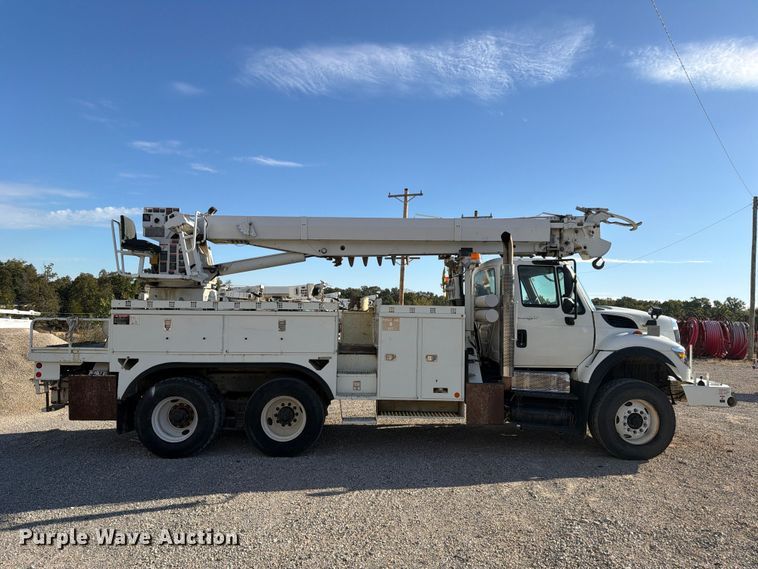 image for item FP3545 2011 International Workstar 7600 digger derrick truck