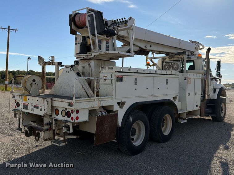 image for item FP3545 2011 International Workstar 7600 digger derrick truck