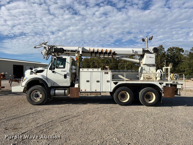 image for item FP3545 2011 International Workstar 7600 digger derrick truck