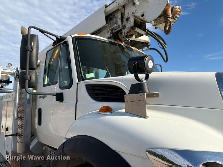 image for item FP3545 2011 International Workstar 7600 digger derrick truck