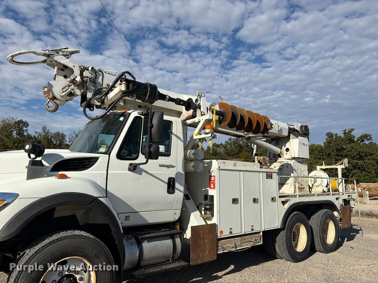 image for item FP3545 2011 International Workstar 7600 digger derrick truck