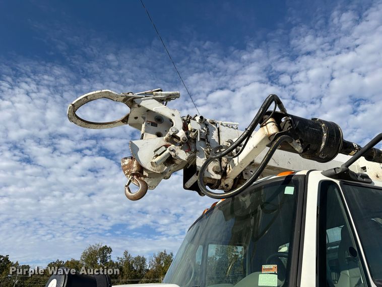 image for item FP3545 2011 International Workstar 7600 digger derrick truck