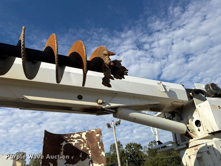 image for item FP3545 2011 International Workstar 7600 digger derrick truck