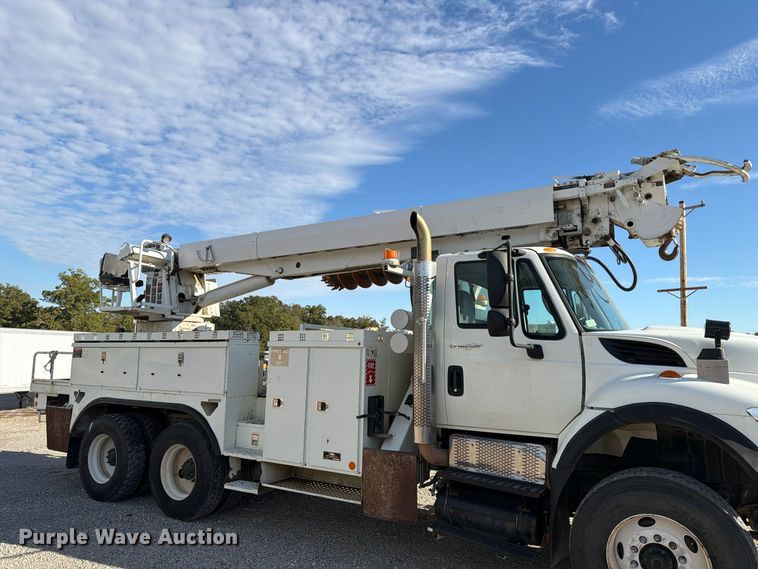 image for item FP3545 2011 International Workstar 7600 digger derrick truck