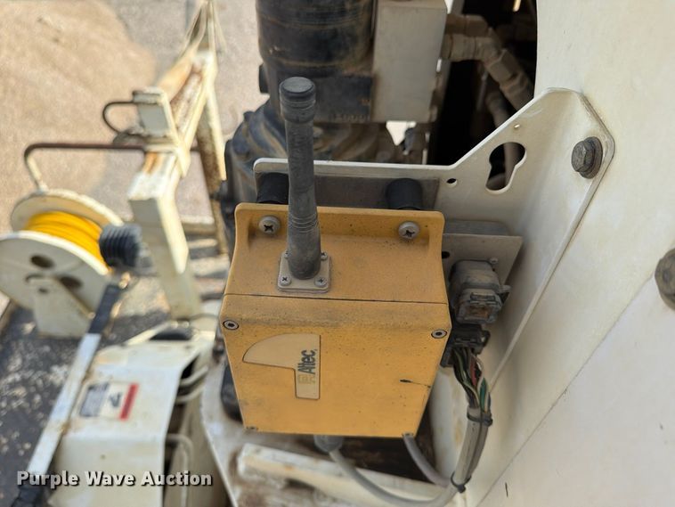 image for item FP3545 2011 International Workstar 7600 digger derrick truck