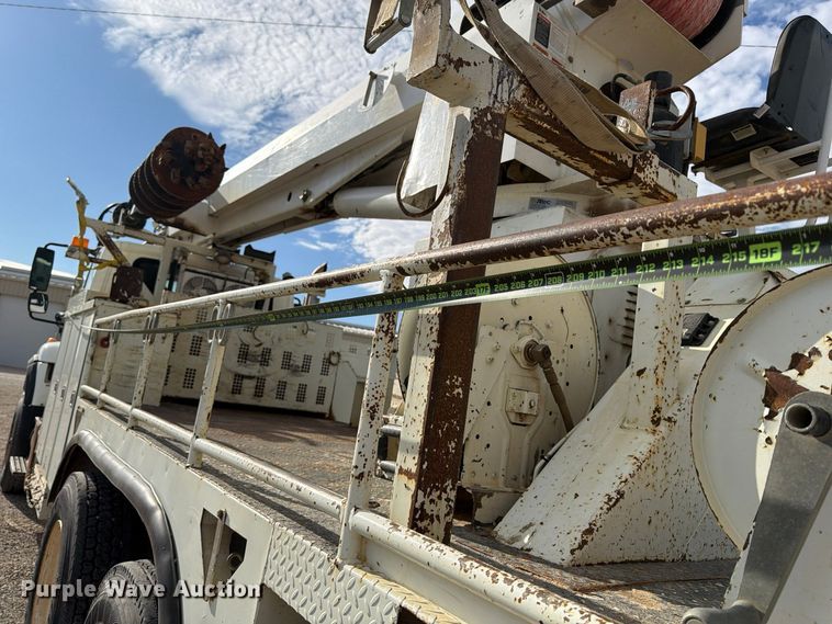 image for item FP3545 2011 International Workstar 7600 digger derrick truck