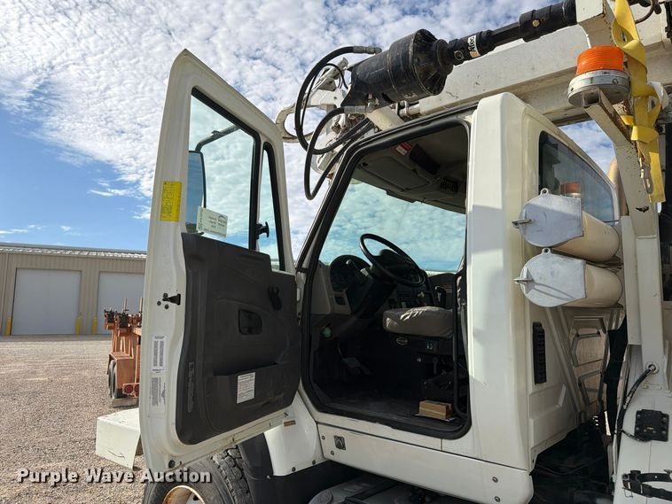 image for item FP3545 2011 International Workstar 7600 digger derrick truck