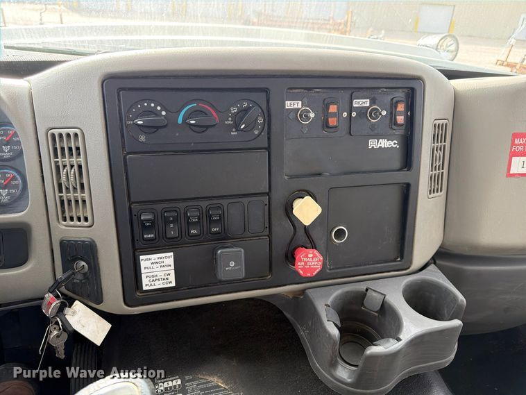 image for item FP3545 2011 International Workstar 7600 digger derrick truck