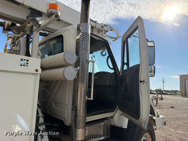 image for item FP3545 2011 International Workstar 7600 digger derrick truck