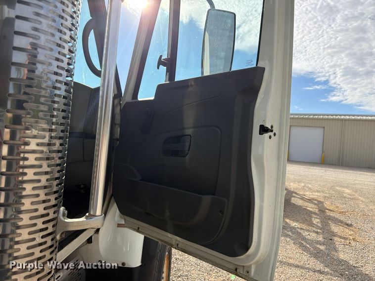 image for item FP3545 2011 International Workstar 7600 digger derrick truck
