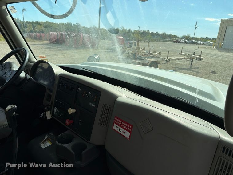 image for item FP3545 2011 International Workstar 7600 digger derrick truck
