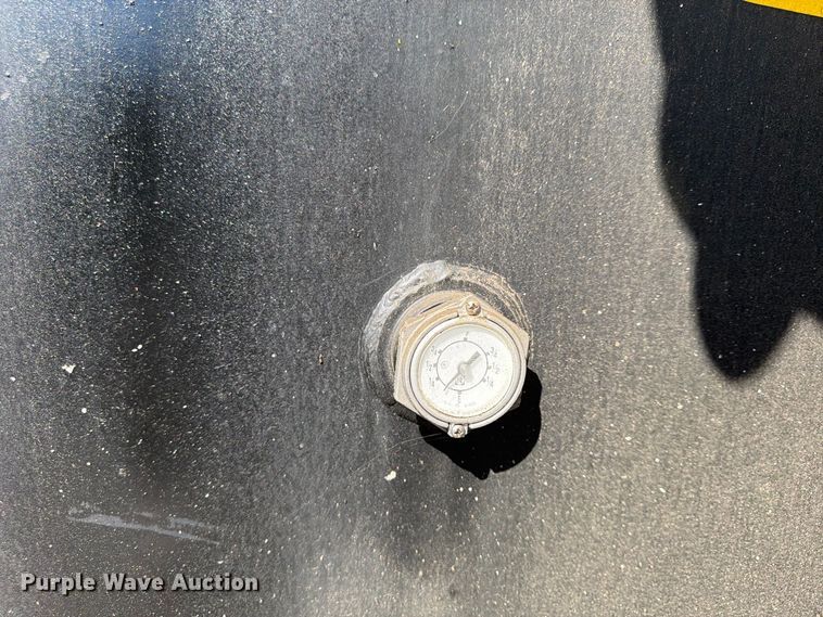 image for item FP4079 2010 Travalum lube trailer
