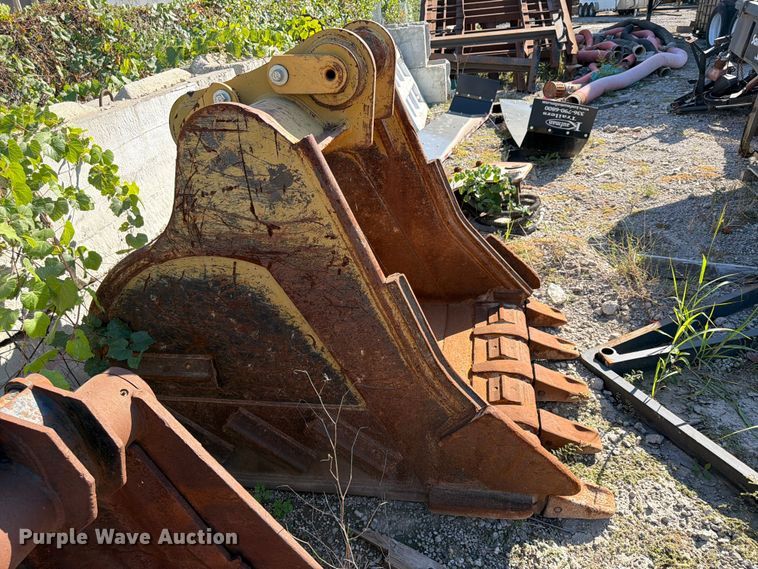 image for item FP4082 CH excavator bucket