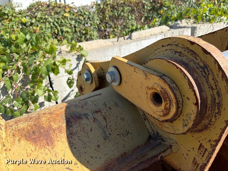 image for item FP4082 CH excavator bucket