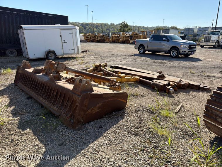 image for item FP4083 Caterpillar D9H blade