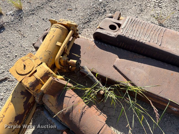 image for item FP4083 Caterpillar D9H blade