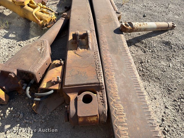 image for item FP4083 Caterpillar D9H blade