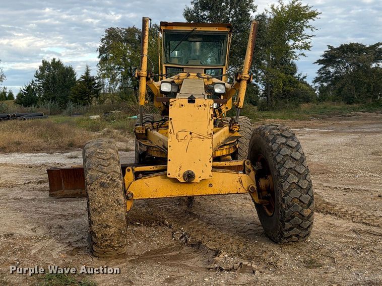 image for item FP4092 1994 John Deere 770B motor grader