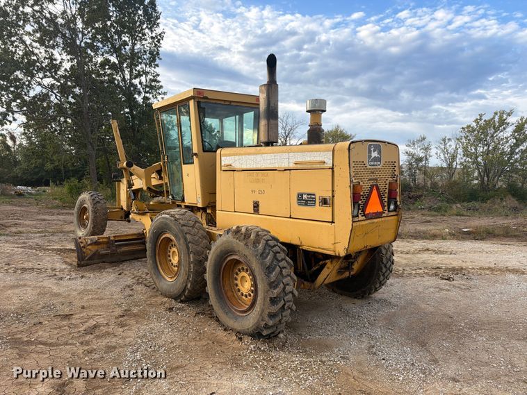 image for item FP4092 1994 John Deere 770B motor grader