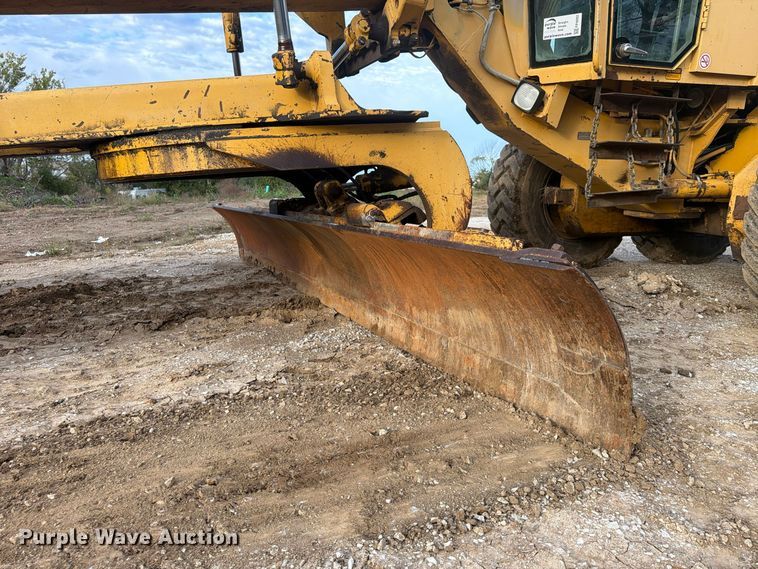image for item FP4092 1994 John Deere 770B motor grader
